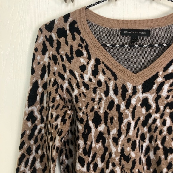 Banana Republic Leopard Merino Wool Blend V-Neck Sweater Women’s Size XS - Picture 5 of 10